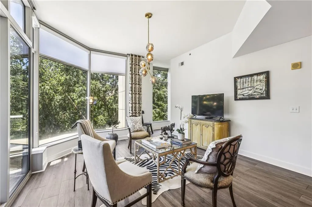 2795 Peachtree Road Ne Unit 302, Atlanta, Georgia 30305, 2 Bedrooms Bedrooms, ,2 BathroomsBathrooms,Residential,For Sale,2795 Peachtree Road Ne Unit 302,7615226