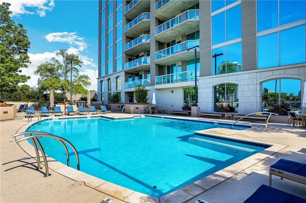 2795 Peachtree Road Ne Unit 302, Atlanta, Georgia 30305, 2 Bedrooms Bedrooms, ,2 BathroomsBathrooms,Residential,For Sale,2795 Peachtree Road Ne Unit 302,7615226