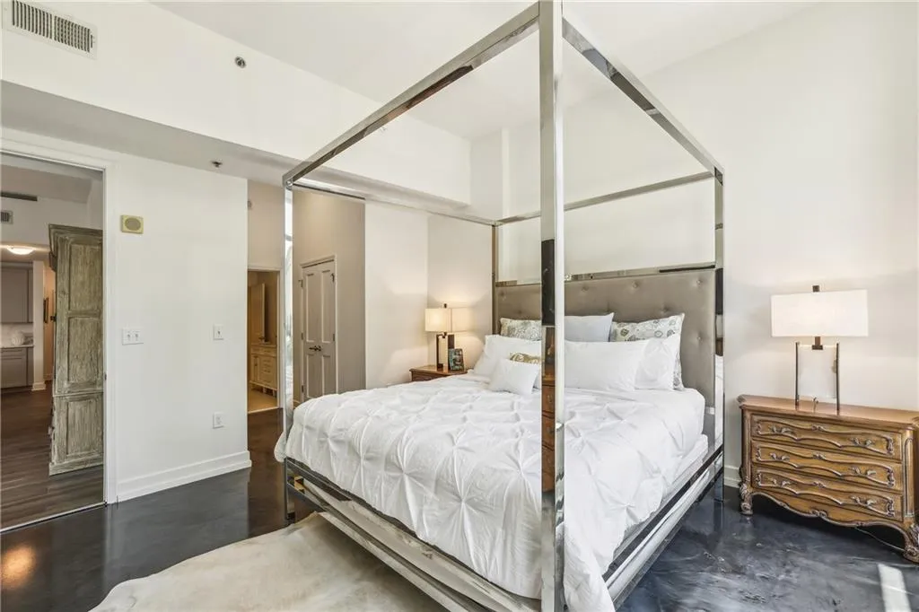 2795 Peachtree Road Ne Unit 302, Atlanta, Georgia 30305, 2 Bedrooms Bedrooms, ,2 BathroomsBathrooms,Residential,For Sale,2795 Peachtree Road Ne Unit 302,7615226