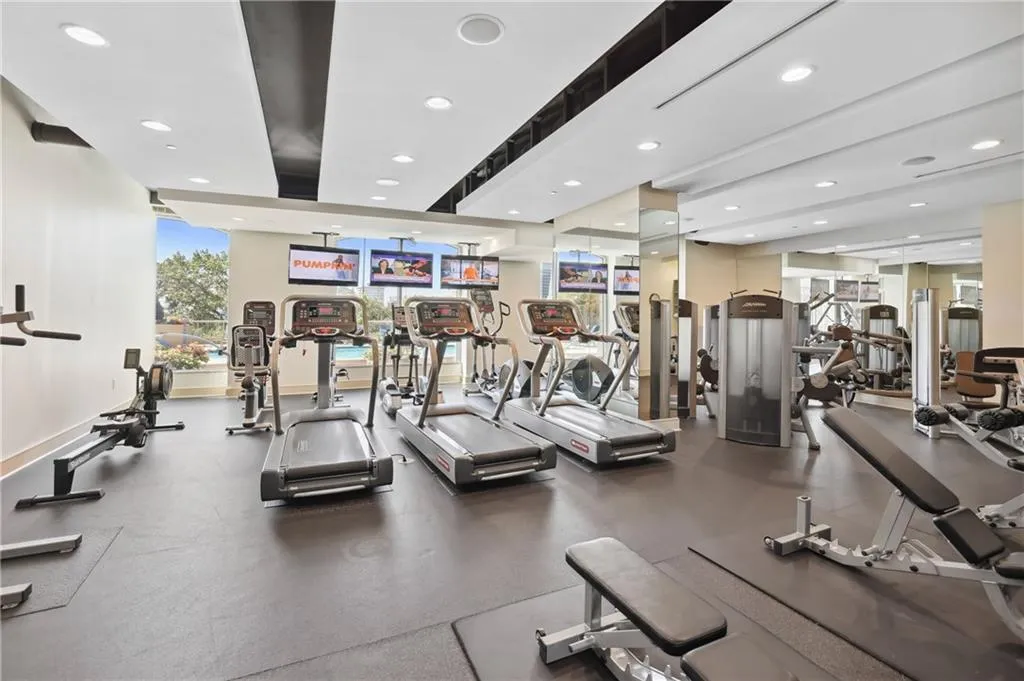 2795 Peachtree Road Ne Unit 302, Atlanta, Georgia 30305, 2 Bedrooms Bedrooms, ,2 BathroomsBathrooms,Residential,For Sale,2795 Peachtree Road Ne Unit 302,7615226