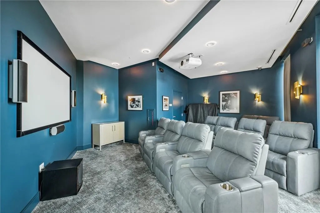 2795 Peachtree Road Ne Unit 302, Atlanta, Georgia 30305, 2 Bedrooms Bedrooms, ,2 BathroomsBathrooms,Residential,For Sale,2795 Peachtree Road Ne Unit 302,7615226