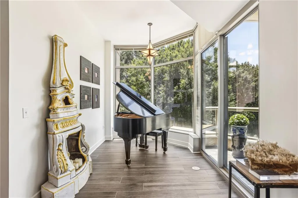 2795 Peachtree Road Ne Unit 302, Atlanta, Georgia 30305, 2 Bedrooms Bedrooms, ,2 BathroomsBathrooms,Residential,For Sale,2795 Peachtree Road Ne Unit 302,7615226