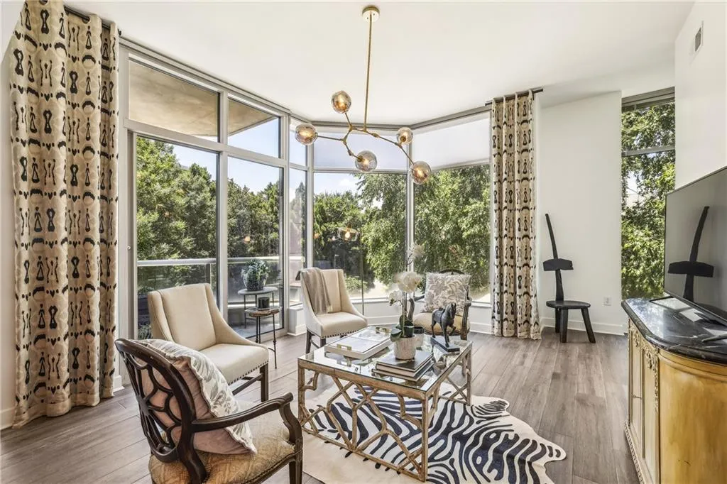 2795 Peachtree Road Ne Unit 302, Atlanta, Georgia 30305, 2 Bedrooms Bedrooms, ,2 BathroomsBathrooms,Residential,For Sale,2795 Peachtree Road Ne Unit 302,7615226