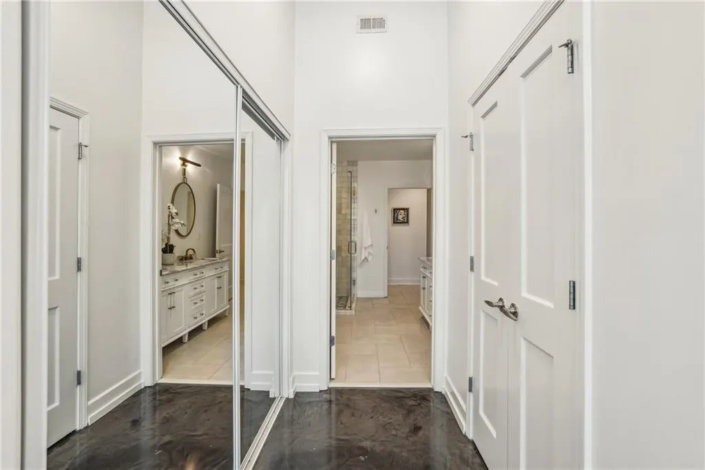 2795 Peachtree Road Ne Unit 302, Atlanta, Georgia 30305, 2 Bedrooms Bedrooms, ,2 BathroomsBathrooms,Residential,For Sale,2795 Peachtree Road Ne Unit 302,7615226
