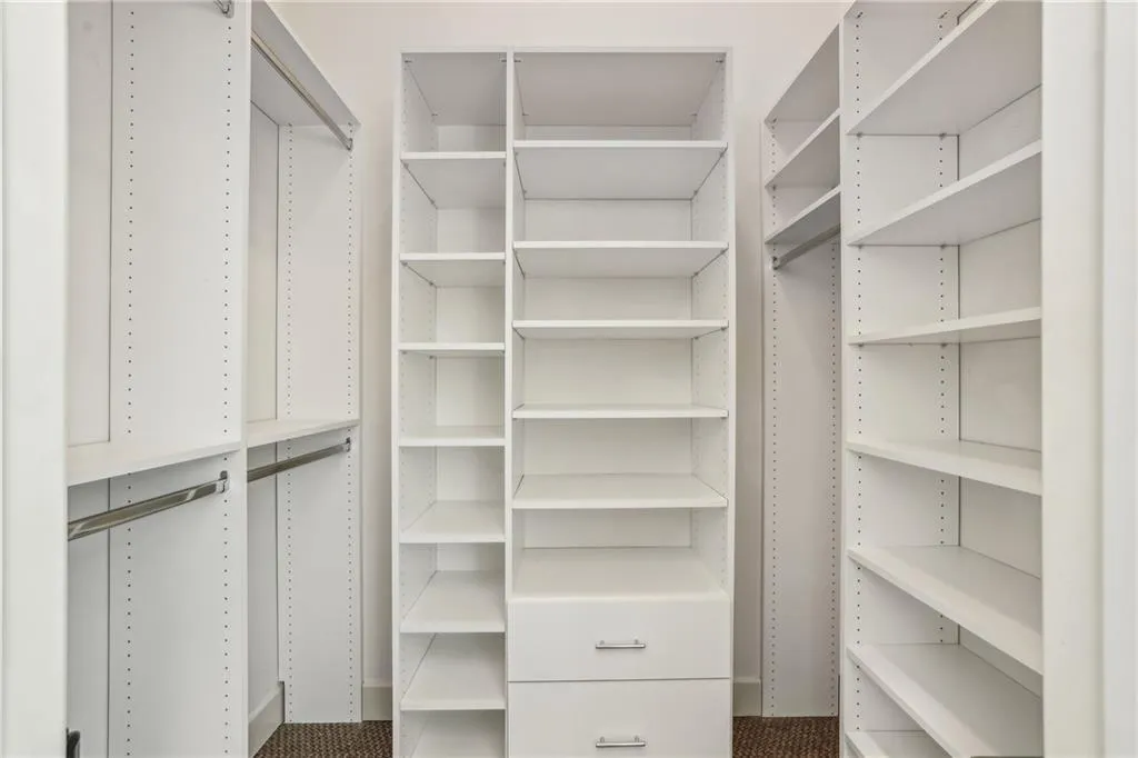 2795 Peachtree Road Ne Unit 302, Atlanta, Georgia 30305, 2 Bedrooms Bedrooms, ,2 BathroomsBathrooms,Residential,For Sale,2795 Peachtree Road Ne Unit 302,7615226