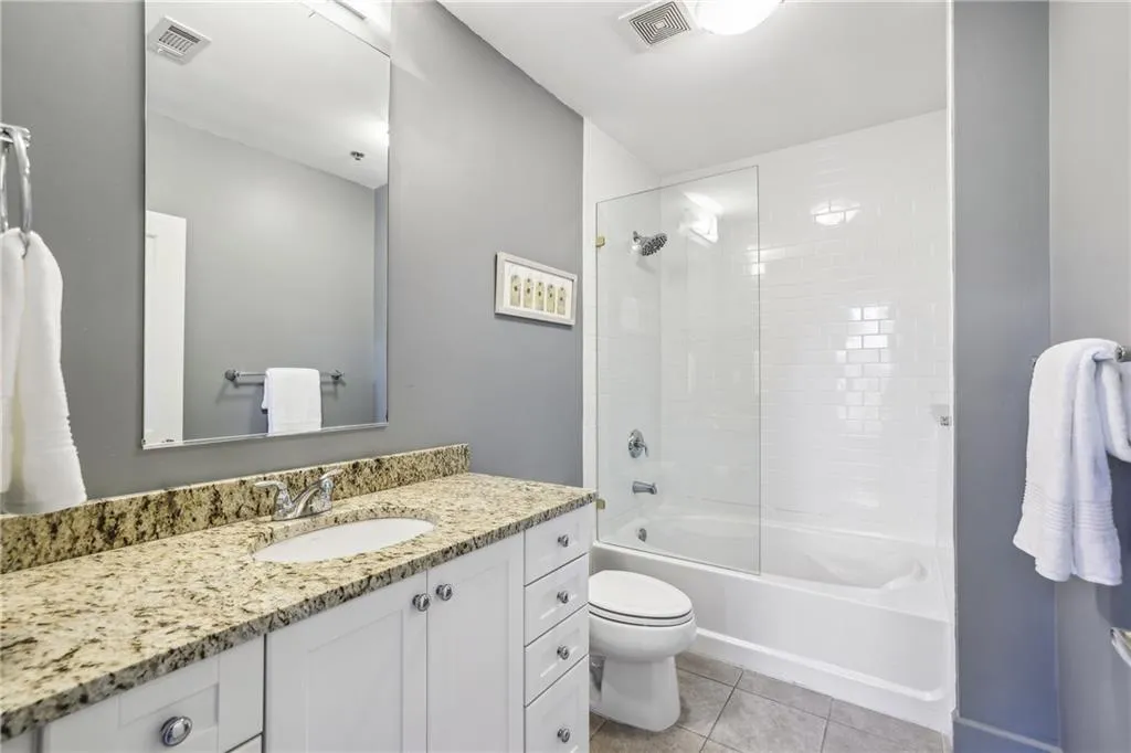 2795 Peachtree Road Ne Unit 302, Atlanta, Georgia 30305, 2 Bedrooms Bedrooms, ,2 BathroomsBathrooms,Residential,For Sale,2795 Peachtree Road Ne Unit 302,7615226