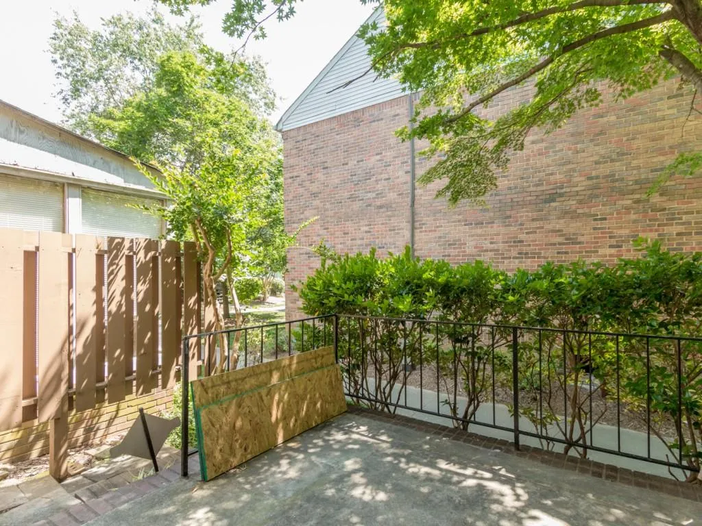6700 Roswell Road Unit 23f, Atlanta, Georgia 30328, 2 Bedrooms Bedrooms, ,1 BathroomBathrooms,Residential,Sold,6700 Roswell Road Unit 23f,5697262