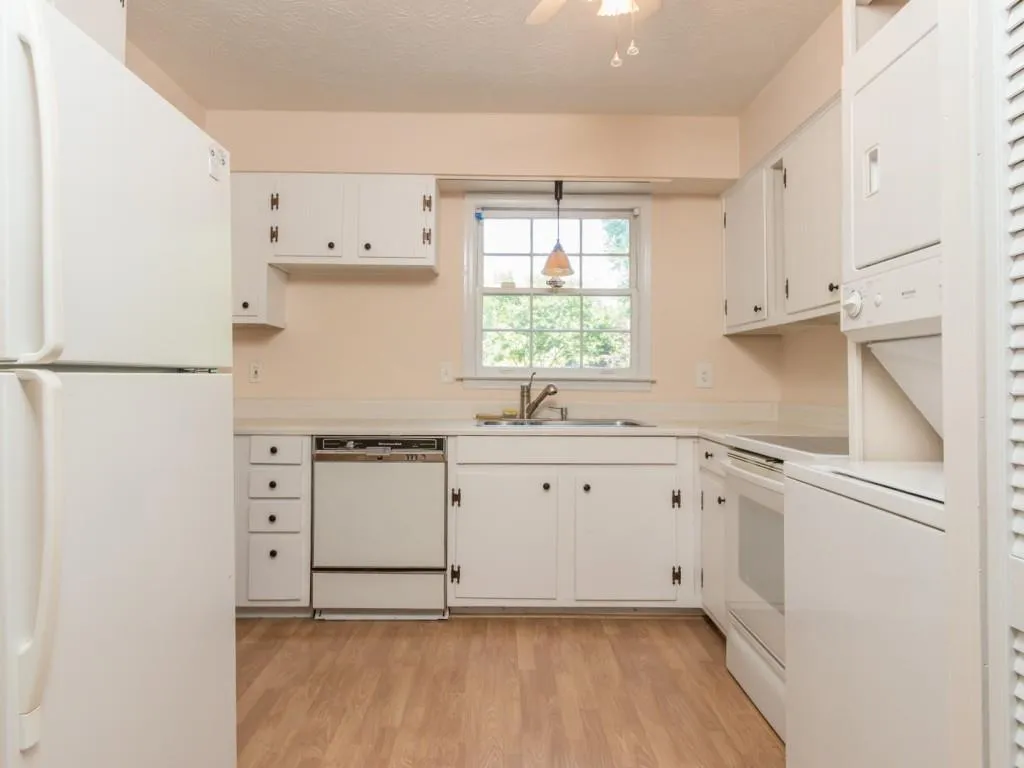 6700 Roswell Road Unit 23f, Atlanta, Georgia 30328, 2 Bedrooms Bedrooms, ,1 BathroomBathrooms,Residential,Sold,6700 Roswell Road Unit 23f,5697262