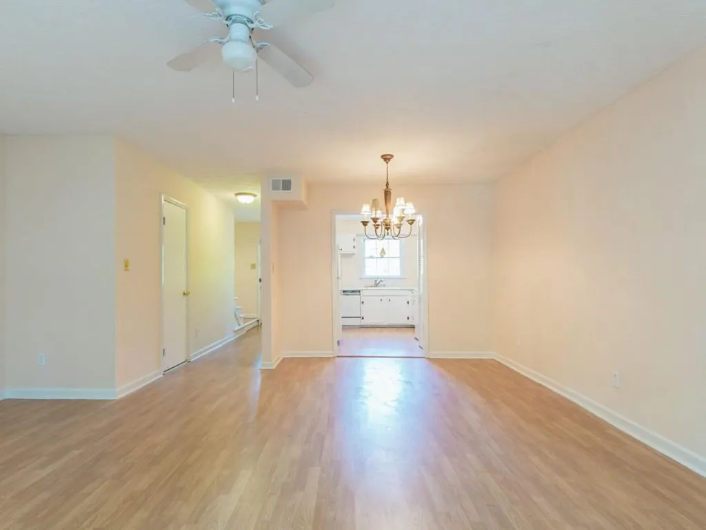 6700 Roswell Road Unit 23f, Atlanta, Georgia 30328, 2 Bedrooms Bedrooms, ,1 BathroomBathrooms,Residential,Sold,6700 Roswell Road Unit 23f,5697262