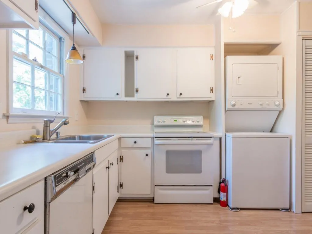 6700 Roswell Road Unit 23f, Atlanta, Georgia 30328, 2 Bedrooms Bedrooms, ,1 BathroomBathrooms,Residential,Sold,6700 Roswell Road Unit 23f,5697262