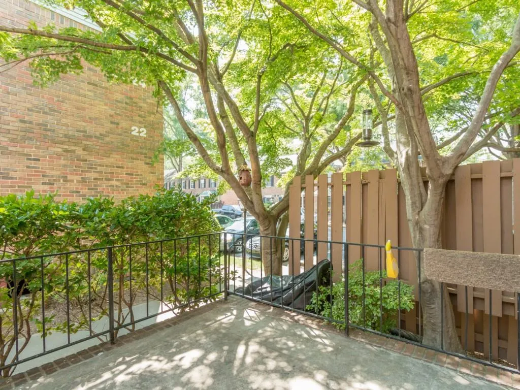 6700 Roswell Road Unit 23f, Atlanta, Georgia 30328, 2 Bedrooms Bedrooms, ,1 BathroomBathrooms,Residential,Sold,6700 Roswell Road Unit 23f,5697262