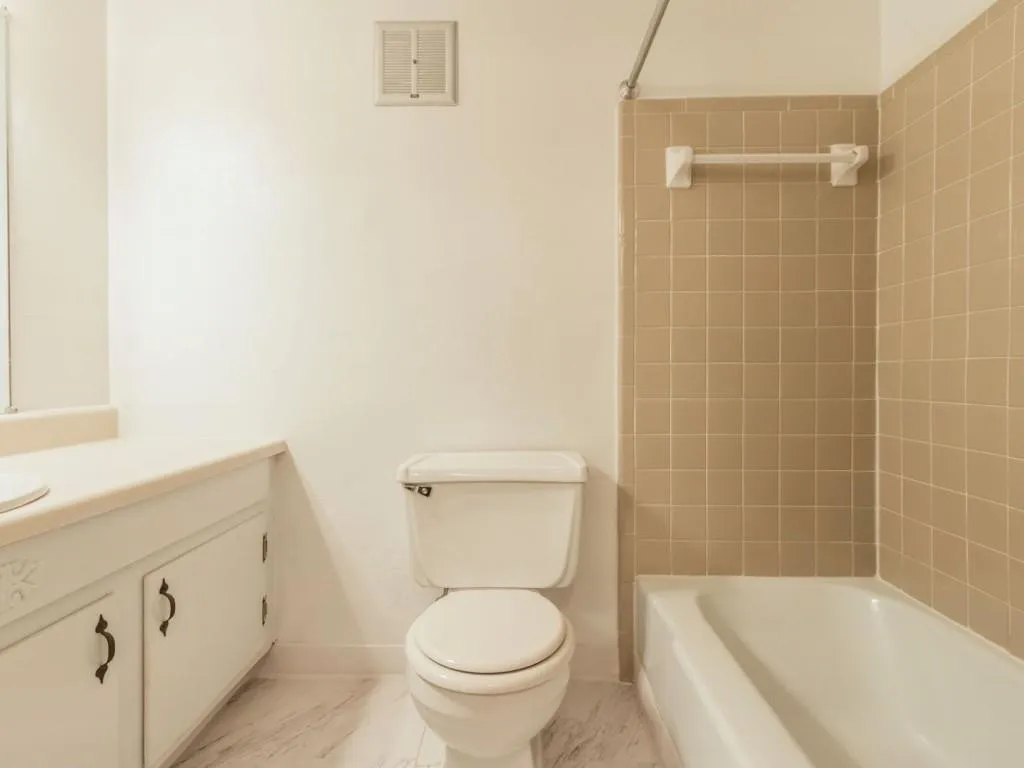 6700 Roswell Road Unit 23f, Atlanta, Georgia 30328, 2 Bedrooms Bedrooms, ,1 BathroomBathrooms,Residential,Sold,6700 Roswell Road Unit 23f,5697262