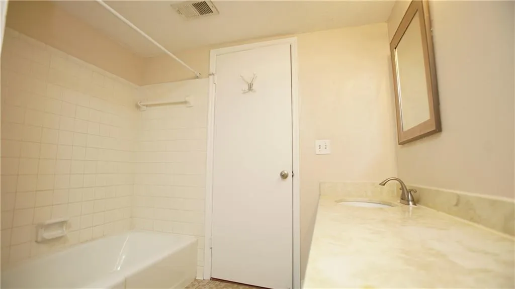 6851 Roswell Road Unit M21, Atlanta, Georgia 30328, 2 Bedrooms Bedrooms, ,2 BathroomsBathrooms,Residential,Sold,6851 Roswell Road Unit M21,6110807