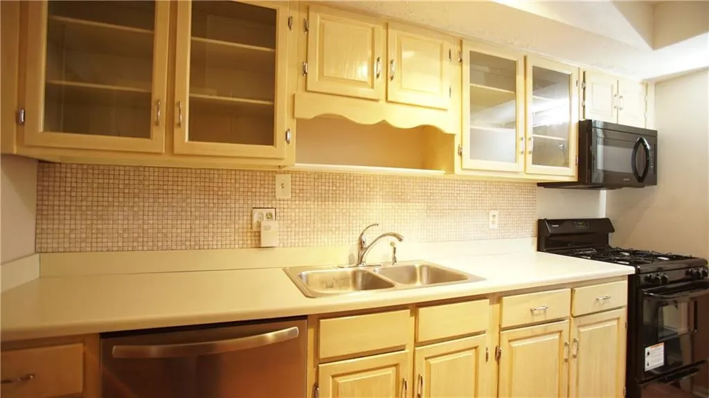 6851 Roswell Road Unit M21, Atlanta, Georgia 30328, 2 Bedrooms Bedrooms, ,2 BathroomsBathrooms,Residential,Sold,6851 Roswell Road Unit M21,6110807