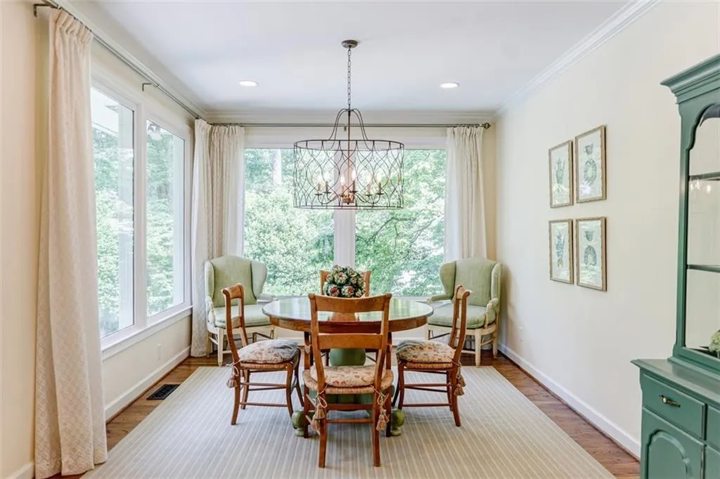 Picturesque Views of Yard & Pool