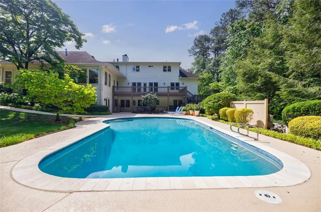 Newly Refinished Heated Pool