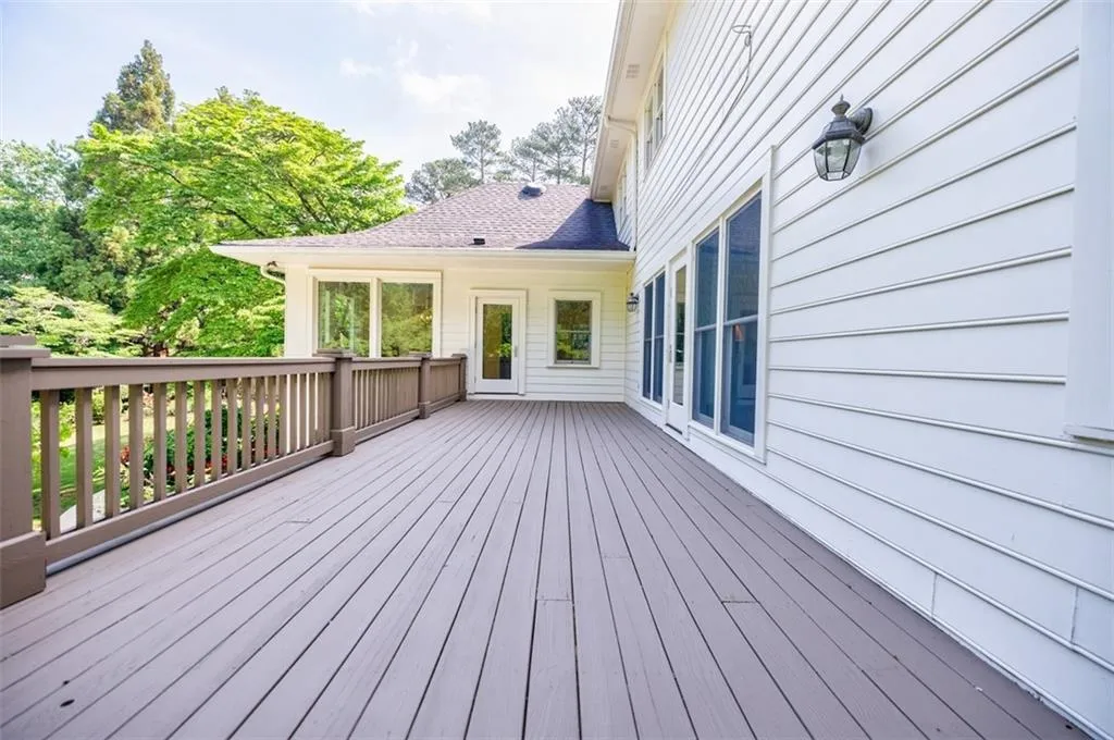 Large Deck of Kitchen & Great Room