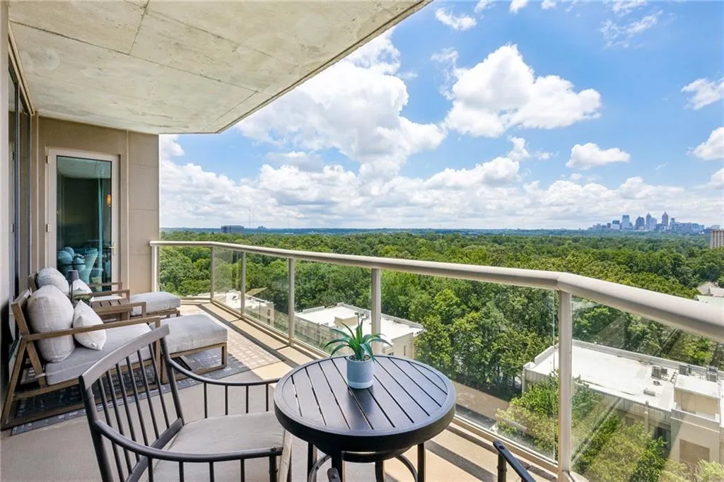 2795 Peachtree Road Ne Unit 906, Atlanta, Georgia 30305, 3 Bedrooms Bedrooms, ,3 BathroomsBathrooms,Residential,For Sale,2795 Peachtree Road Ne Unit 906,7621130