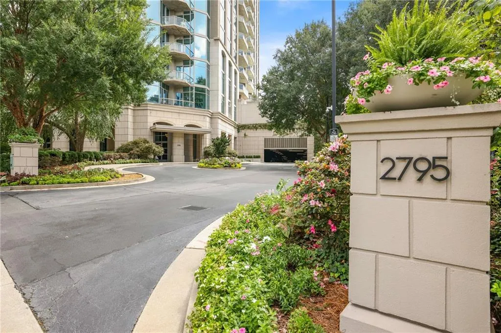 2795 Peachtree Road Ne Unit 906, Atlanta, Georgia 30305, 3 Bedrooms Bedrooms, ,3 BathroomsBathrooms,Residential,For Sale,2795 Peachtree Road Ne Unit 906,7621130