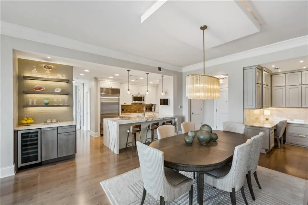 2795 Peachtree Road Ne Unit 906, Atlanta, Georgia 30305, 3 Bedrooms Bedrooms, ,3 BathroomsBathrooms,Residential,For Sale,2795 Peachtree Road Ne Unit 906,7621130