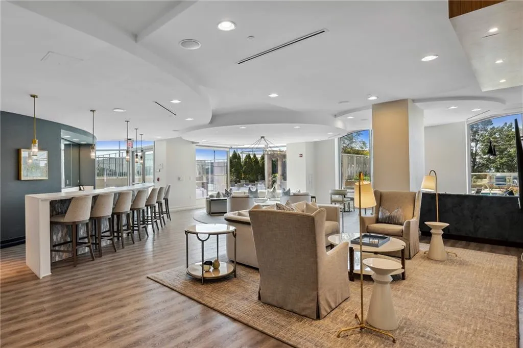 2795 Peachtree Road Ne Unit 906, Atlanta, Georgia 30305, 3 Bedrooms Bedrooms, ,3 BathroomsBathrooms,Residential,For Sale,2795 Peachtree Road Ne Unit 906,7621130