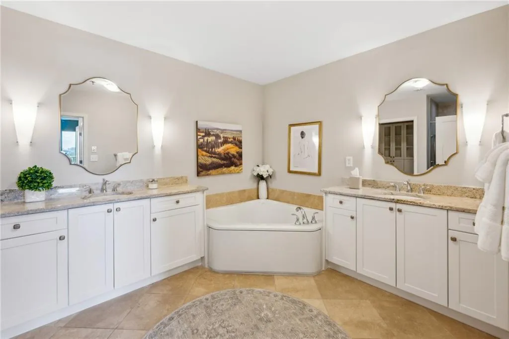 2795 Peachtree Road Ne Unit 906, Atlanta, Georgia 30305, 3 Bedrooms Bedrooms, ,3 BathroomsBathrooms,Residential,For Sale,2795 Peachtree Road Ne Unit 906,7621130