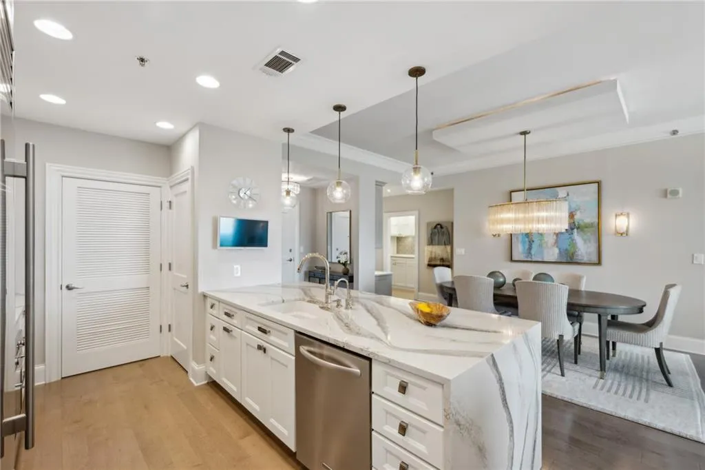 2795 Peachtree Road Ne Unit 906, Atlanta, Georgia 30305, 3 Bedrooms Bedrooms, ,3 BathroomsBathrooms,Residential,For Sale,2795 Peachtree Road Ne Unit 906,7621130