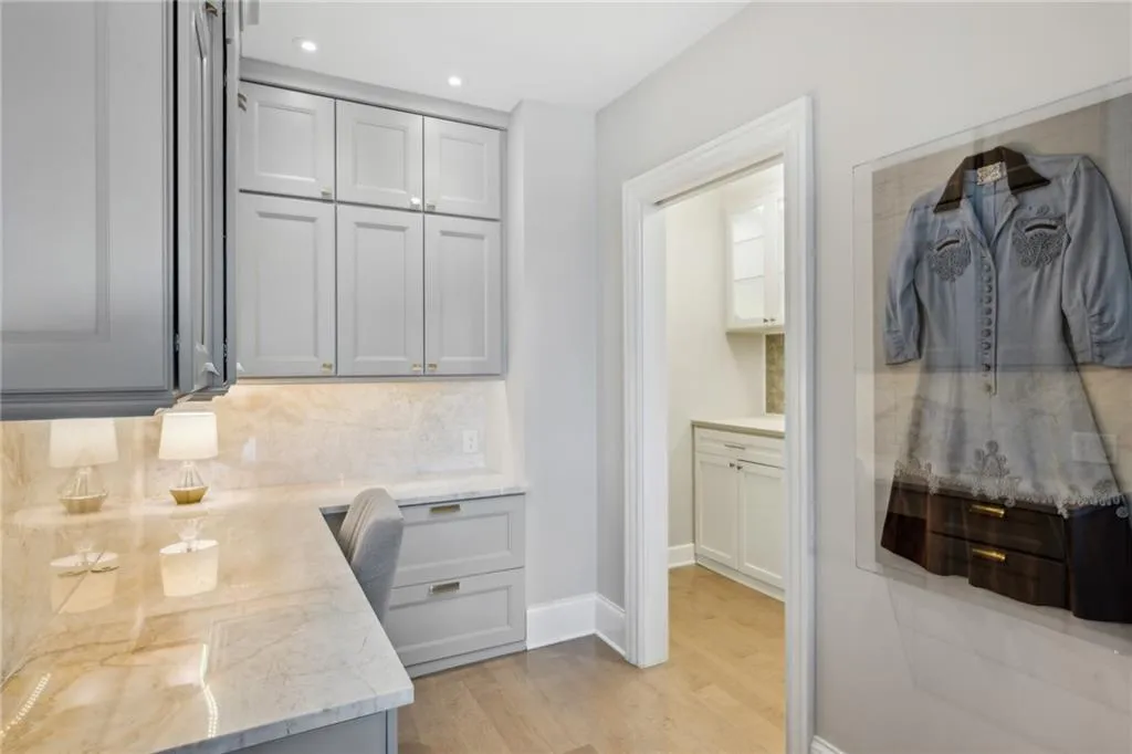 2795 Peachtree Road Ne Unit 906, Atlanta, Georgia 30305, 3 Bedrooms Bedrooms, ,3 BathroomsBathrooms,Residential,For Sale,2795 Peachtree Road Ne Unit 906,7621130