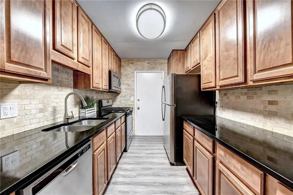 6851 Roswell Road Unit I28, Atlanta, Georgia 30328, 3 Bedrooms Bedrooms, ,2 BathroomsBathrooms,Residential,Sold,6851 Roswell Road Unit I28,7027246