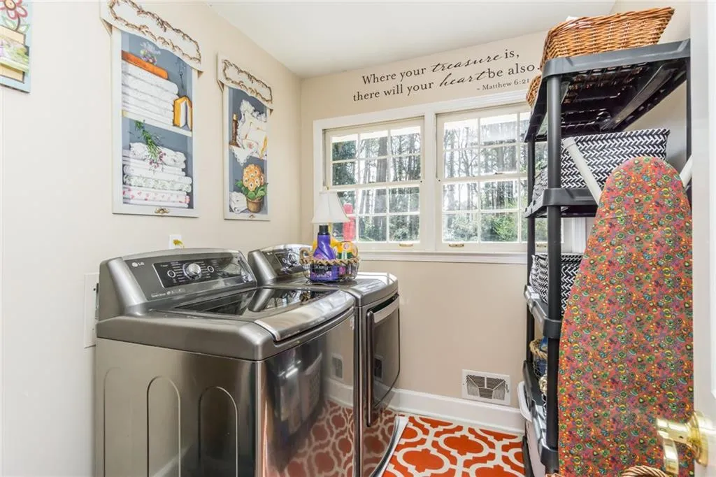 7200 Dunhill Terrace, Atlanta, Georgia 30328, 4 Bedrooms Bedrooms, ,3 BathroomsBathrooms,Residential,Sold,7200 Dunhill Terrace,6509388