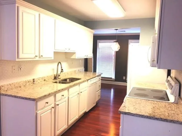 1001 Masons Creek Circle, Sandy Springs, Georgia 30350, 2 Bedrooms Bedrooms, ,2 BathroomsBathrooms,Residential,Sold,1001 Masons Creek Circle,5933899