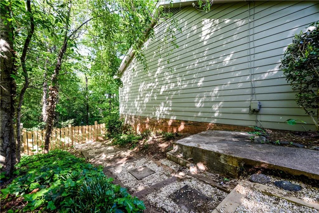 5566 Benton Woods Drive, Atlanta, Georgia 30342, 4 Bedrooms Bedrooms, ,2 BathroomsBathrooms,Residential,Sold,5566 Benton Woods Drive,5837087