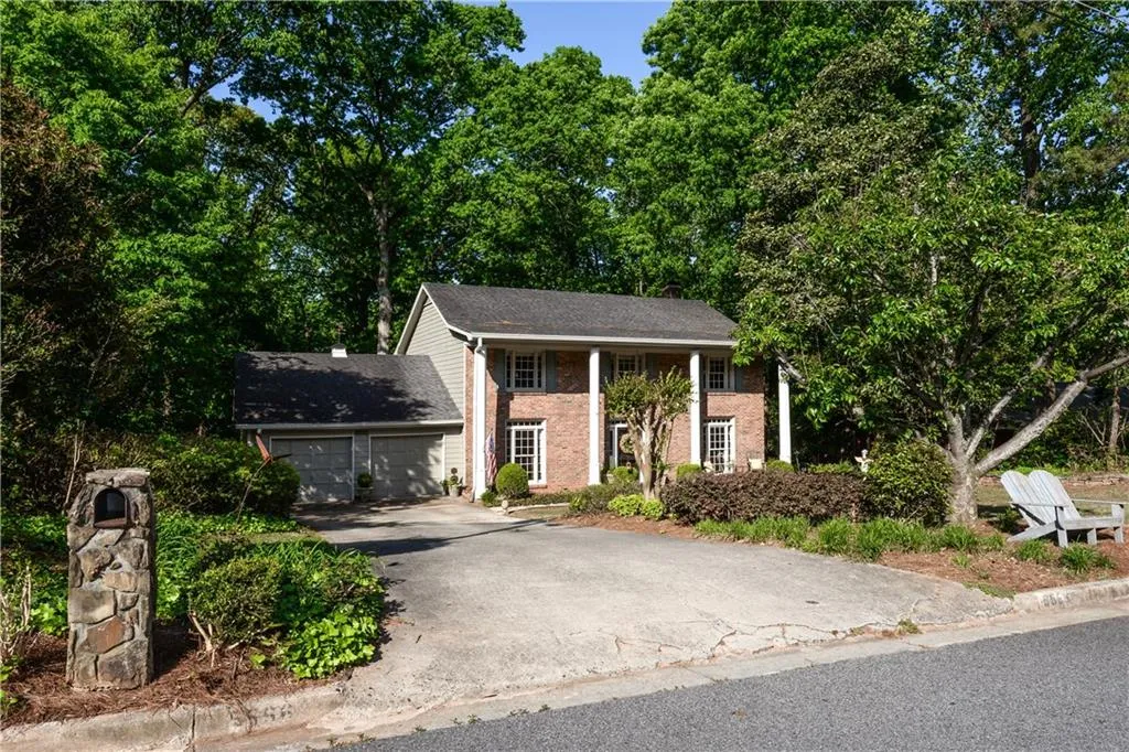 5566 Benton Woods Drive, Atlanta, Georgia 30342, 4 Bedrooms Bedrooms, ,2 BathroomsBathrooms,Residential,Sold,5566 Benton Woods Drive,5837087