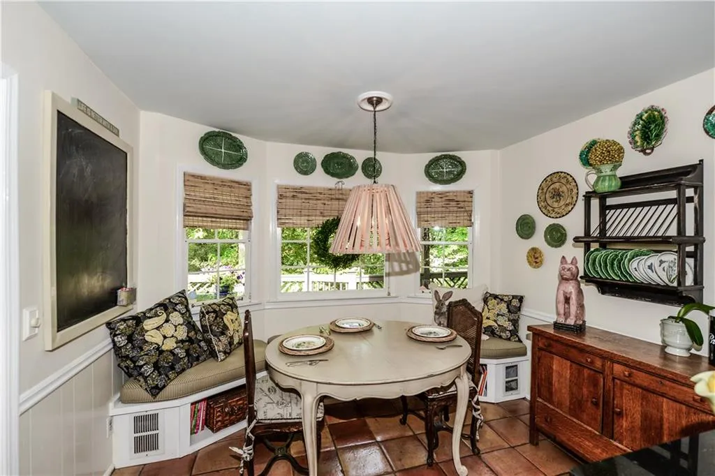 5566 Benton Woods Drive, Atlanta, Georgia 30342, 4 Bedrooms Bedrooms, ,2 BathroomsBathrooms,Residential,Sold,5566 Benton Woods Drive,5837087