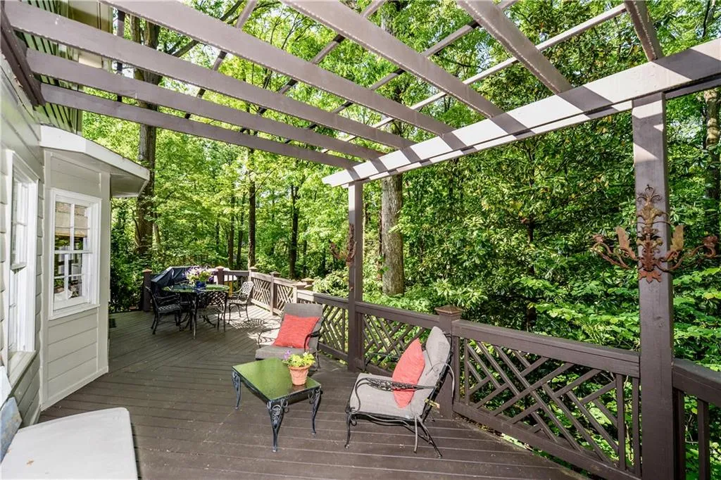 5566 Benton Woods Drive, Atlanta, Georgia 30342, 4 Bedrooms Bedrooms, ,2 BathroomsBathrooms,Residential,Sold,5566 Benton Woods Drive,5837087