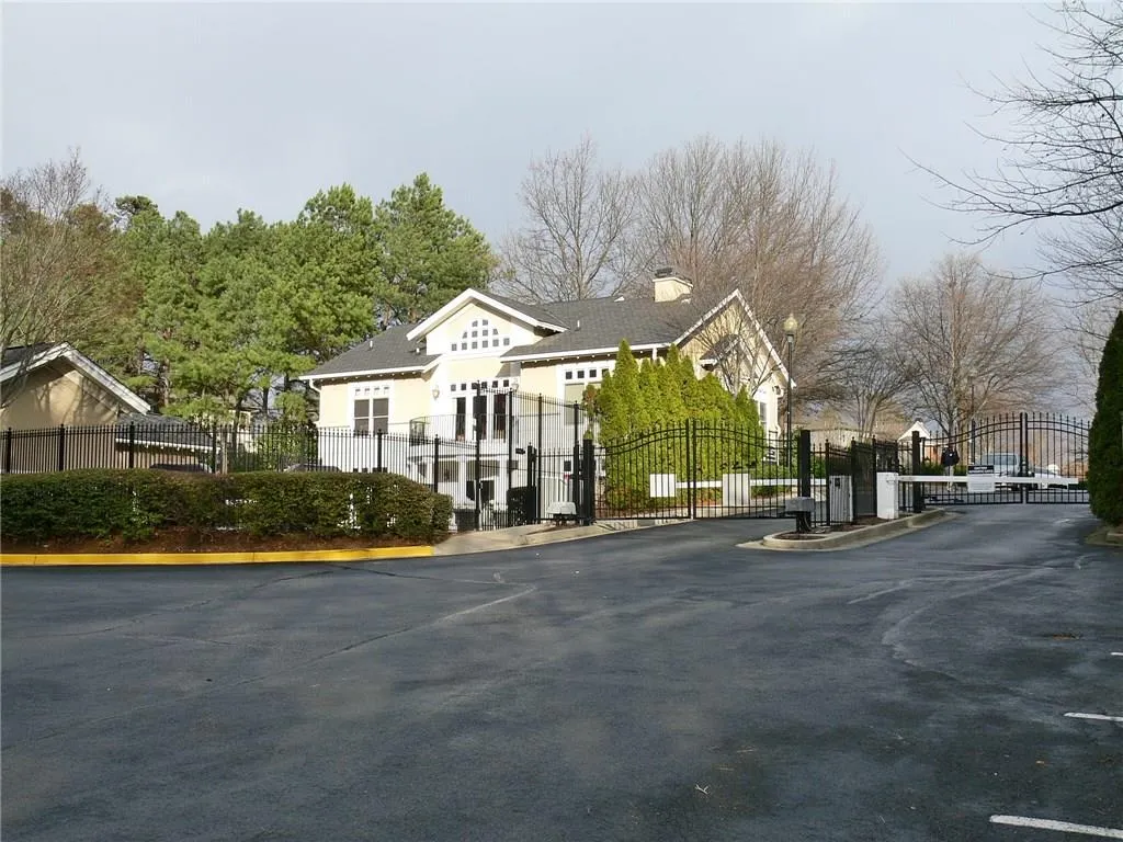 2700 Pine Tree Road Ne Unit 2306, Atlanta, Georgia 30324, 1 Bedroom Bedrooms, ,1 BathroomBathrooms,Residential,Sold,2700 Pine Tree Road Ne Unit 2306,5799156