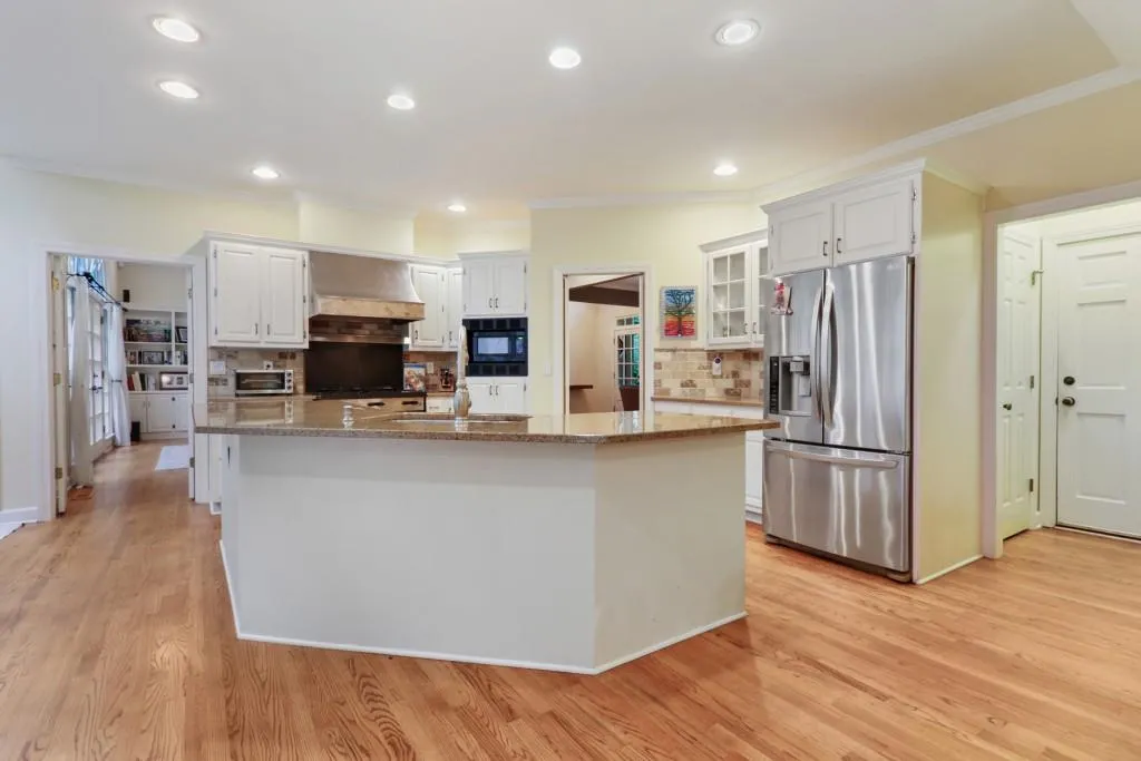 5530 Long Island Drive, Atlanta, Georgia 30327, 5 Bedrooms Bedrooms, ,3 BathroomsBathrooms,Residential,Sold,5530 Long Island Drive,6761327