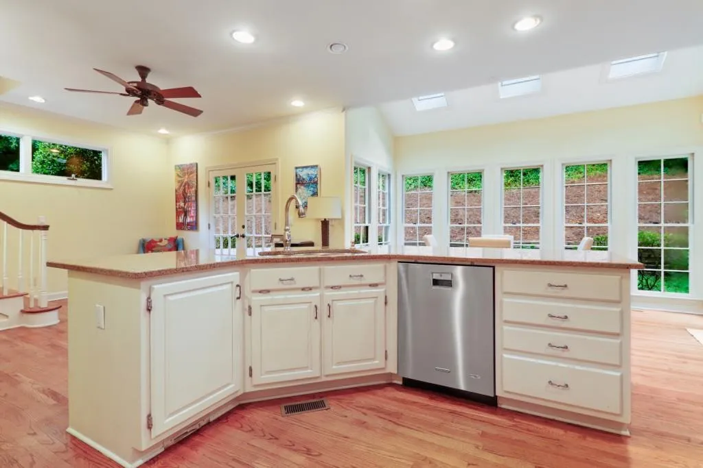 5530 Long Island Drive, Atlanta, Georgia 30327, 5 Bedrooms Bedrooms, ,3 BathroomsBathrooms,Residential,Sold,5530 Long Island Drive,6761327