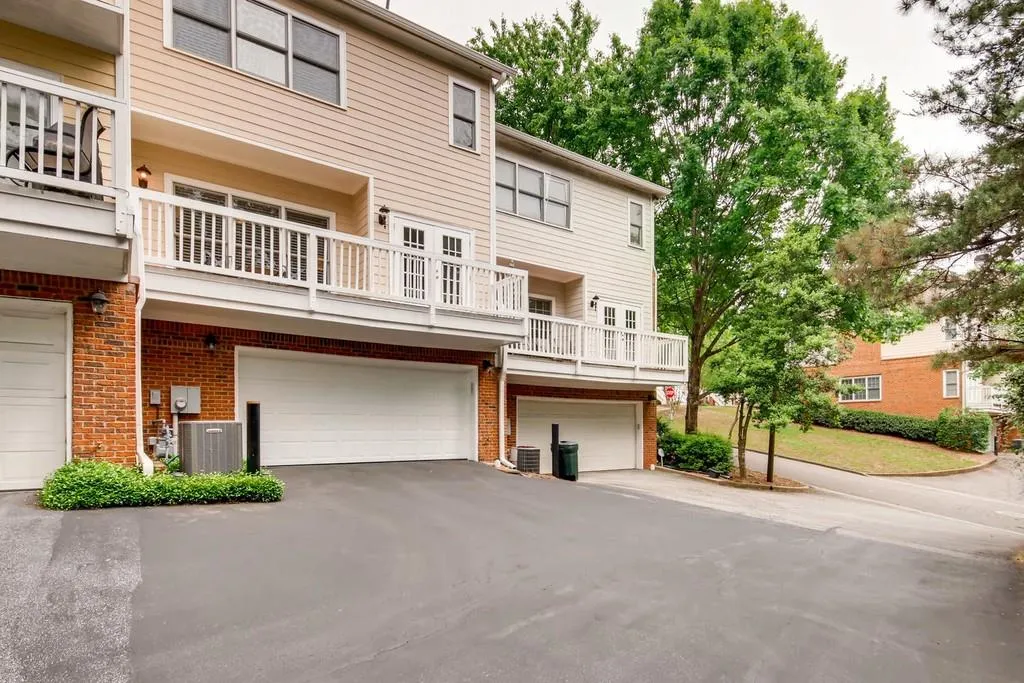 8650 Hope Mews Court, Sandy Springs, Georgia 30350, 3 Bedrooms Bedrooms, ,2 BathroomsBathrooms,Residential,Sold,8650 Hope Mews Court,6543543