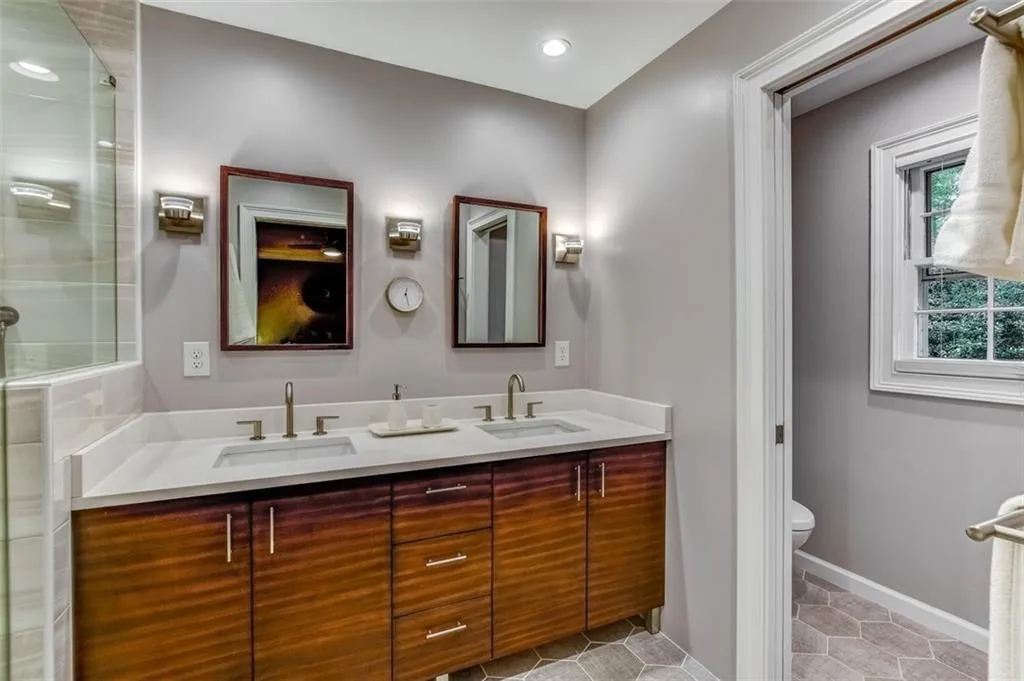 335 Forest Valley Court, Atlanta, Georgia 30342, 4 Bedrooms Bedrooms, ,3 BathroomsBathrooms,Residential,Sold,335 Forest Valley Court,6941442