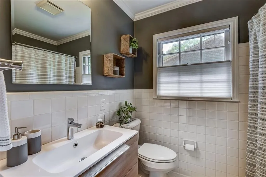 335 Forest Valley Court, Atlanta, Georgia 30342, 4 Bedrooms Bedrooms, ,3 BathroomsBathrooms,Residential,Sold,335 Forest Valley Court,6941442