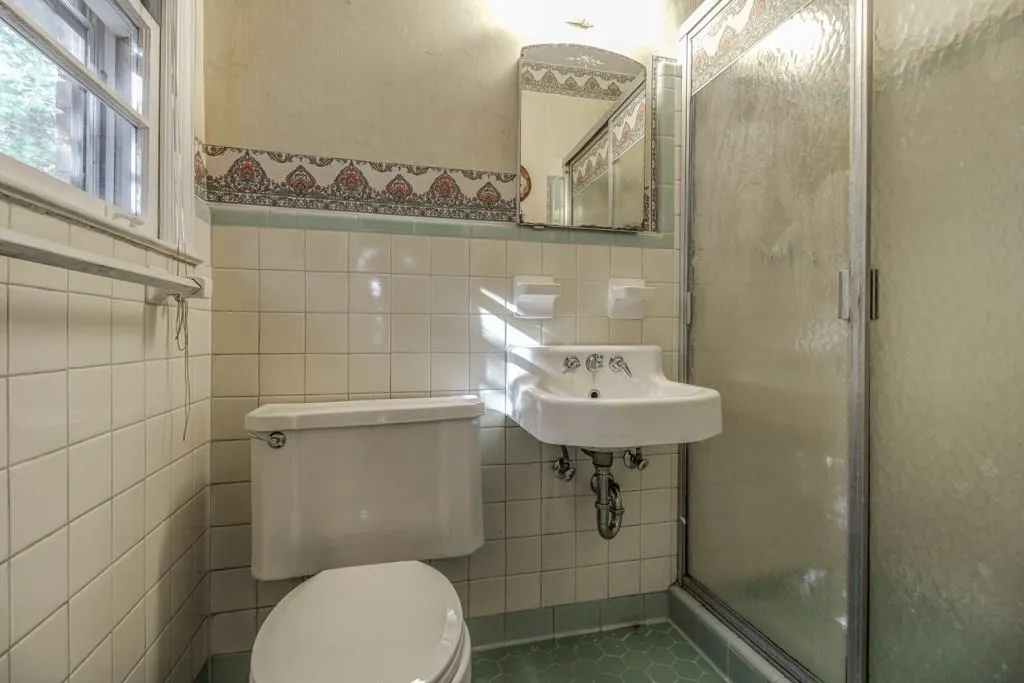 895 Starlight Drive, Atlanta, Georgia 30342, 3 Bedrooms Bedrooms, ,2 BathroomsBathrooms,Residential,Sold,895 Starlight Drive,5624646