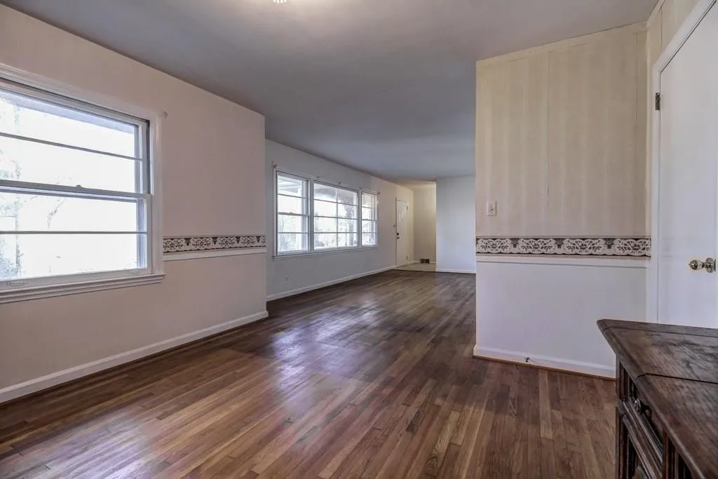 895 Starlight Drive, Atlanta, Georgia 30342, 3 Bedrooms Bedrooms, ,2 BathroomsBathrooms,Residential,Sold,895 Starlight Drive,5624646