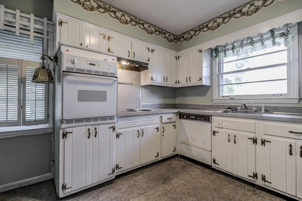 895 Starlight Drive, Atlanta, Georgia 30342, 3 Bedrooms Bedrooms, ,2 BathroomsBathrooms,Residential,Sold,895 Starlight Drive,5624646