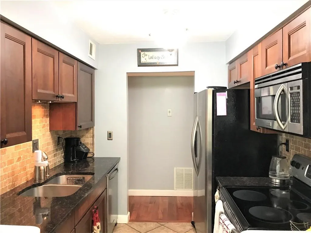 2708 Huntingdon Chase Unit 2708, Sandy Springs, Georgia 30350, 2 Bedrooms Bedrooms, ,2 BathroomsBathrooms,Residential,Sold,2708 Huntingdon Chase Unit 2708,7069716