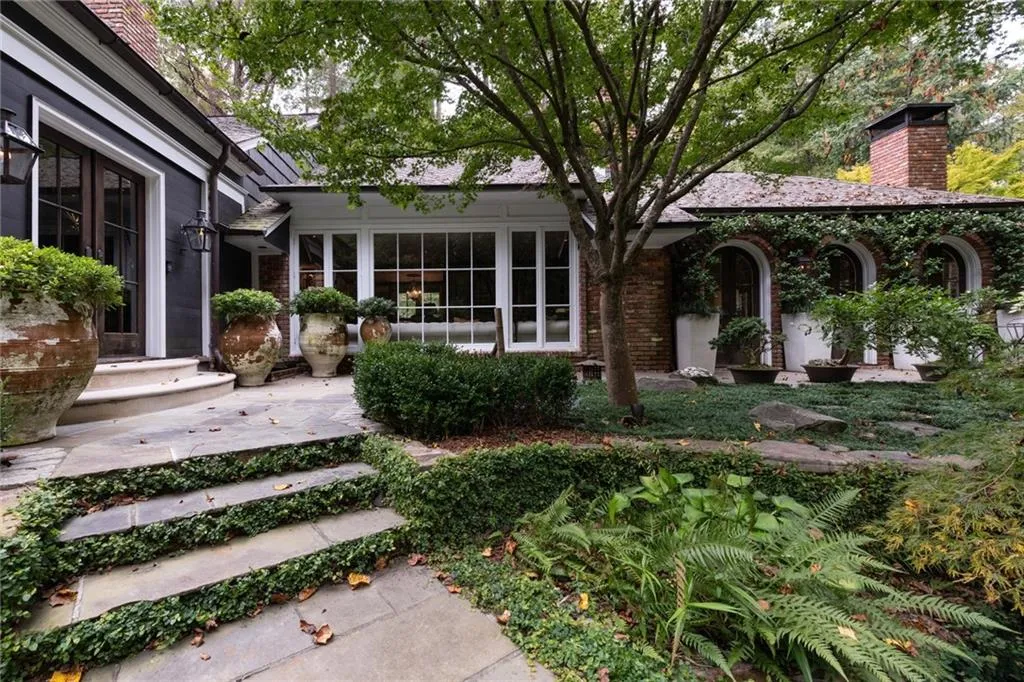4830 Jett Road, Atlanta, Georgia 30327, 4 Bedrooms Bedrooms, ,2 BathroomsBathrooms,Residential,Sold,4830 Jett Road,6812112