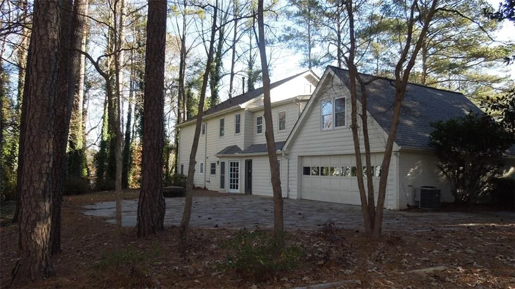 6400 Nw Blackwater Trail, Atlanta, Georgia 30328, 5 Bedrooms Bedrooms, ,3 BathroomsBathrooms,Residential,Sold,6400 Nw Blackwater Trail,5631559