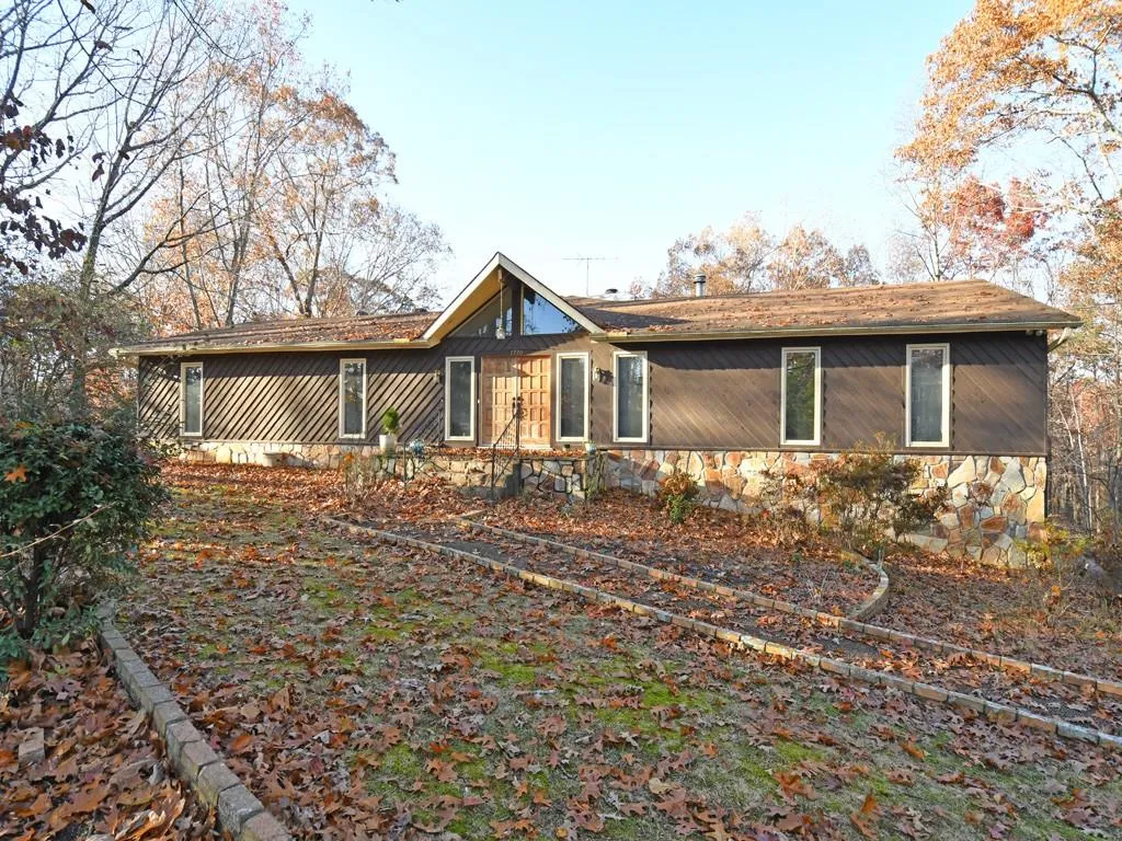 7770 Jett Ferry Road, Sandy Springs, Georgia 30350, 4 Bedrooms Bedrooms, ,3 BathroomsBathrooms,Residential,Sold,7770 Jett Ferry Road,6122850