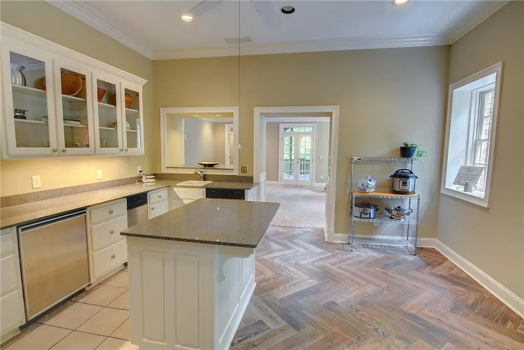 7940 Landowne Drive, Sandy Springs, Georgia 30350, 5 Bedrooms Bedrooms, ,5 BathroomsBathrooms,Residential,Sold,7940 Landowne Drive,6127822