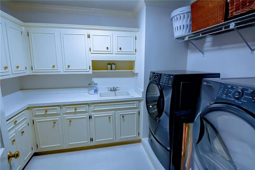 7940 Landowne Drive, Sandy Springs, Georgia 30350, 5 Bedrooms Bedrooms, ,5 BathroomsBathrooms,Residential,Sold,7940 Landowne Drive,6127822